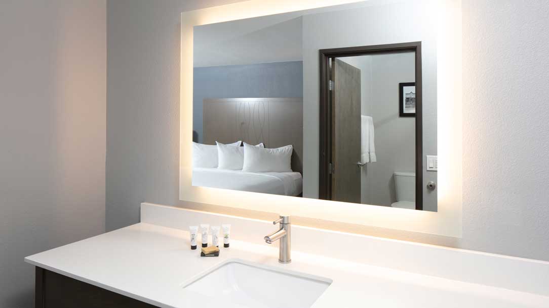 standard king guestroom bathroom
