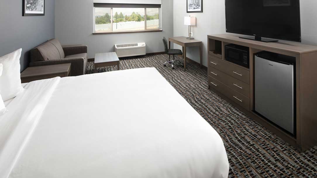 standard king guestroom