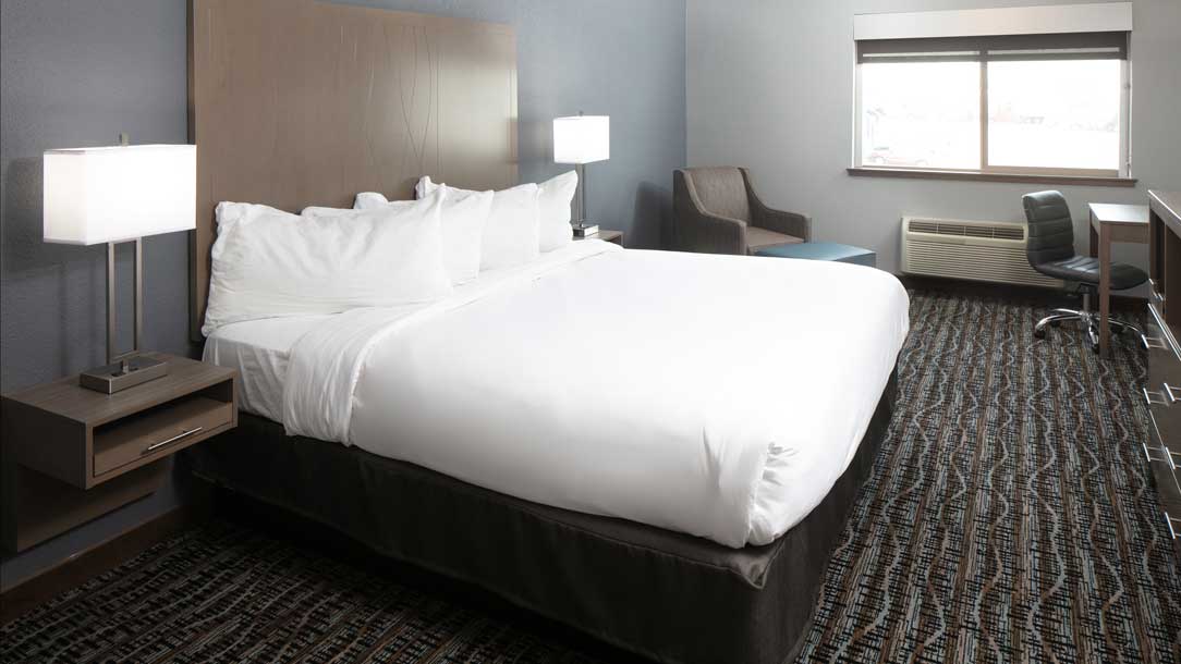 standard king guestroom